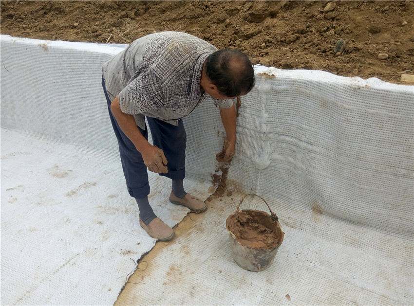 膨潤土防水毯可以解決防水卷材在底板下鋪設后需設置混凝土保護層 膨潤土防水毯價格